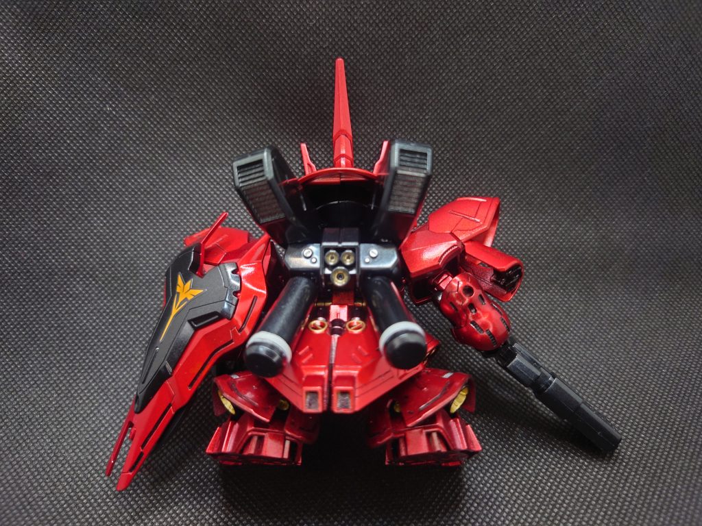 ファンネルコンテナのダクト?はメタリックグレイ。細かい部分はマーカーでヌリヌリ。