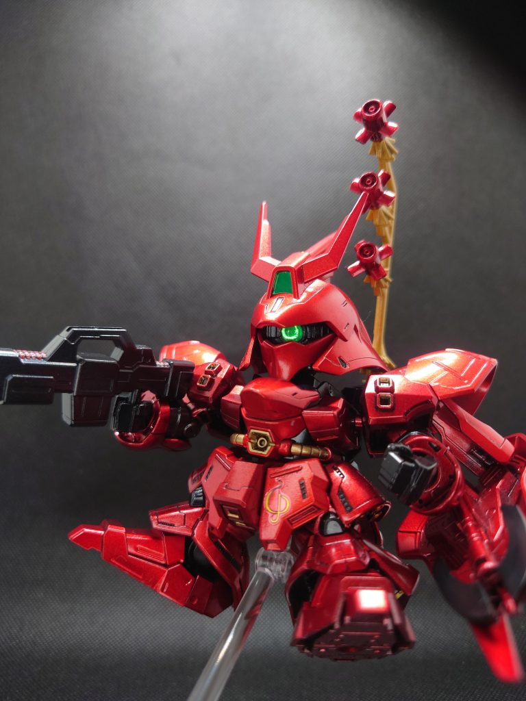 モノアイはシルバーステッカーを付けてから、アイズに。さすがによく光ります。