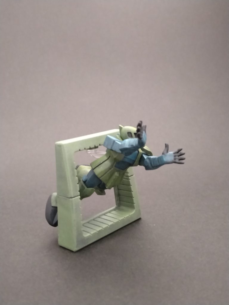 分かりにくいですがこちら側は暗い色合いになってます。明暗差出るように明るい側は薄めにすること意識しました。塗装後ツヤ消しスプレー吹いています。