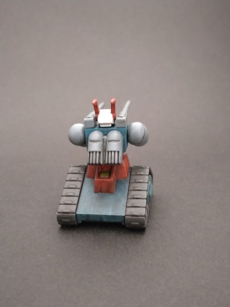 小さいながらも塗装楽しかったです。最初は微妙でしたが手を加えているうちに愛着が湧いてきました。ありがとうガンタンク。