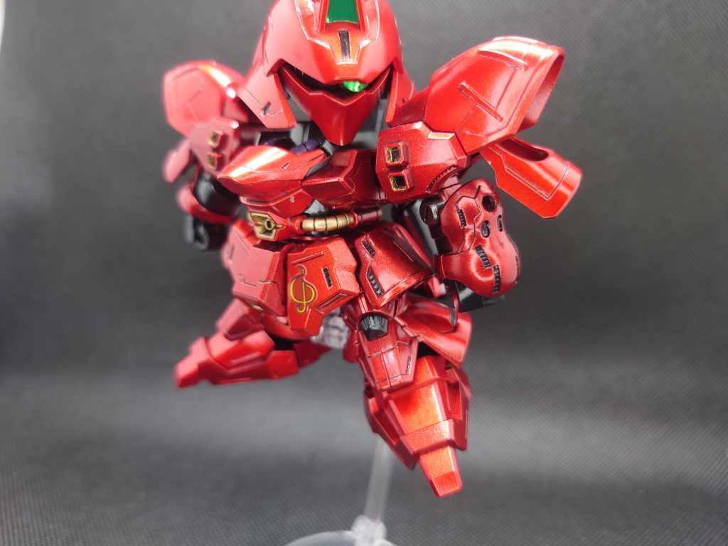 腕、腰、脚部にある長方形の部分は、マスキングゾルなどで塞いで無塗装に。黒の良いアクセントになったと思います。