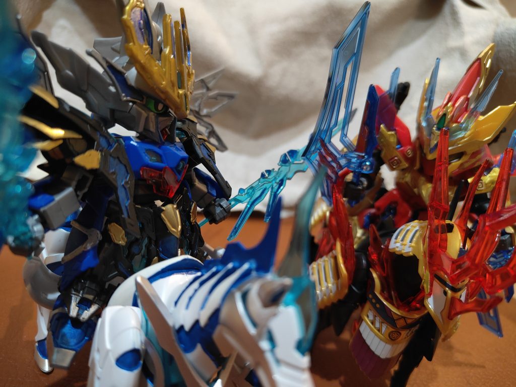 いざ騎馬決戦へ。今回は2体ともにシールをほとんど使わずガンダムマーカーで塗装。だいぶ塗り方に慣れてきましたがまだ細かいところに粗が出てしまいました。もっと丁寧に塗ることを意識出来れば…日々練習ですね