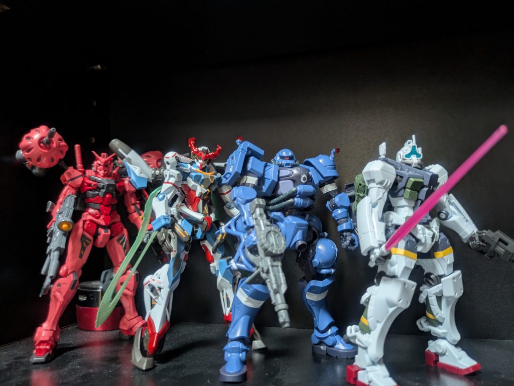 ジークアクス系4機赤いガンダム、ジークアクス、軍警ザク、ゲルググボカタ機スガイ機はまだ開けておらず、ギャンと軽キャノンは再販買えたので到着待ち全て素組みジフレドは買えてませんセイラ軽キャノンは瞬殺過ぎて無理でしたドムは買えるかなー