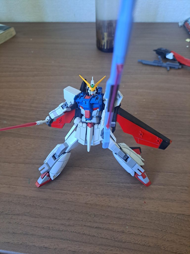 パーフェクトストライクフリーダムの対艦刀があったので持たせてポーズ。シンの機体はやっぱり対艦刀のイメージ。