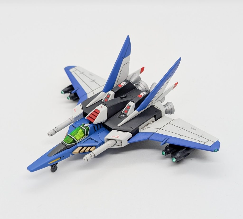 コアブースター合体の時、擦れるかもしれなかったのでコアファイター(機首部分)のブルーと、パイロットは(面倒くさかったのでw)非塗装ですそのままでも良かったのですが、もう少し戦闘機感が欲しかったのでフレームアームズの何かのオプションパーツに付いてきたミサイルを磁石で取り付けられるようにしてあります😊