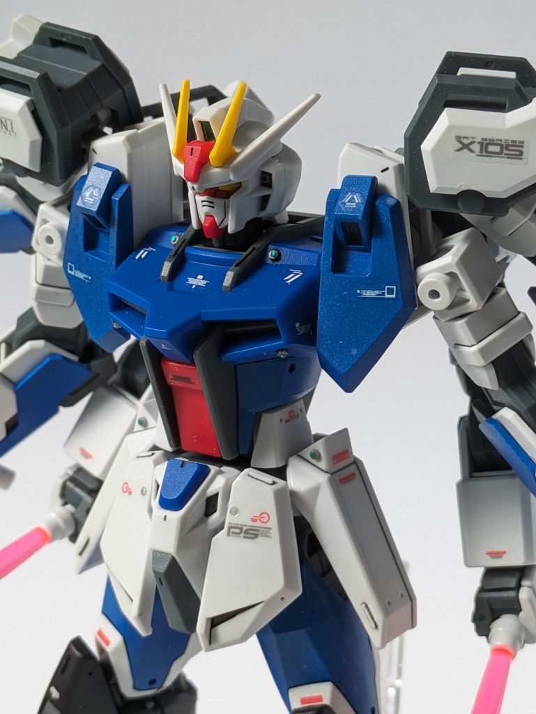 各所にセンサー。デカールは、青の下地には水転写のデカール。白の下地にだけ、リアリスティックデカールシールを貼りました。シール縁取りが白下地は目立たないので。スミ入れ、トップコートつや消し。