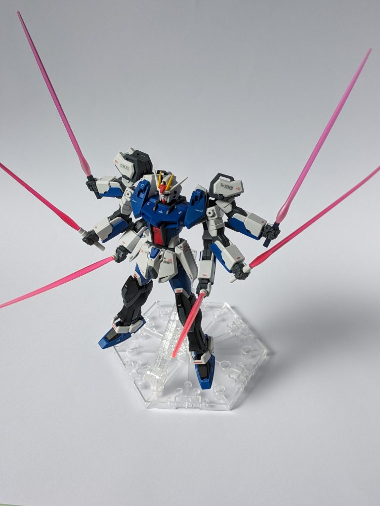 ビームサーベル 六刀流無茶苦茶だが、OSを最適化することで遺憾なく性能を発揮することができる。