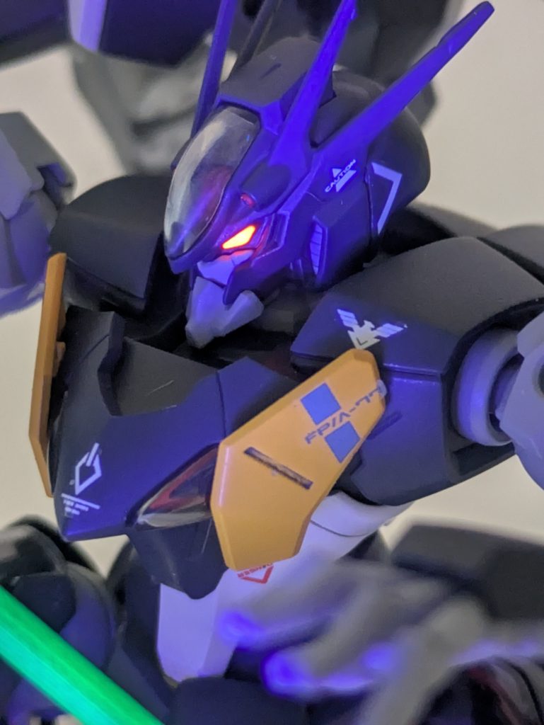 カメラアイはいつもの蛍光塗料!