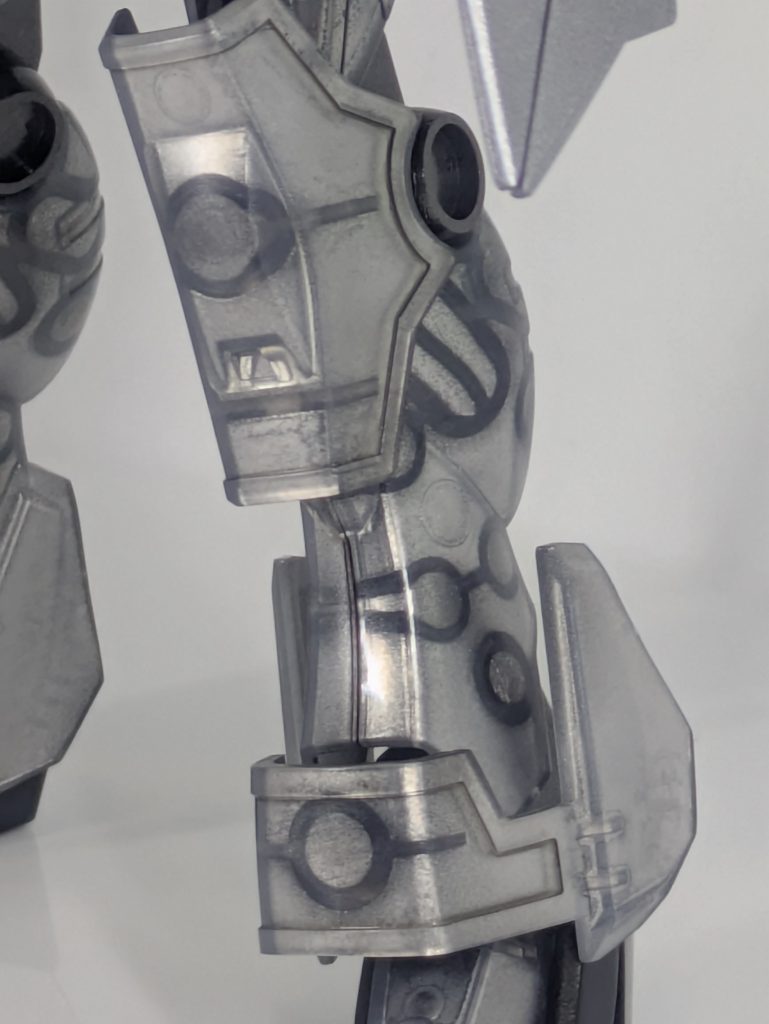 裏地シルバー→黒サフはこんな風になります。ちょっと塗りムラがある感じですが、、ディテールがくっきりします。