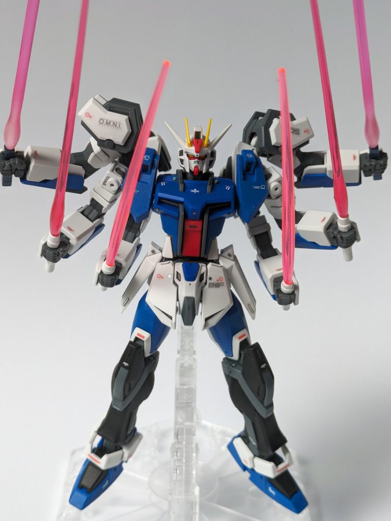 カラーは、ピクシーっぽく使用したマーカー:ガンダムブルー、ブラックガンダムマーカー下地に水転写デカール貼るとデカールの色がマーカーに侵食されてしまう。何か良い方法はないかな?