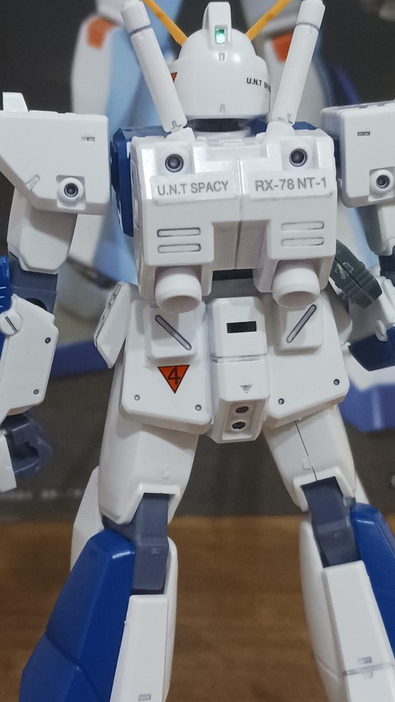 腰のシールがおしゃれで好きですわ