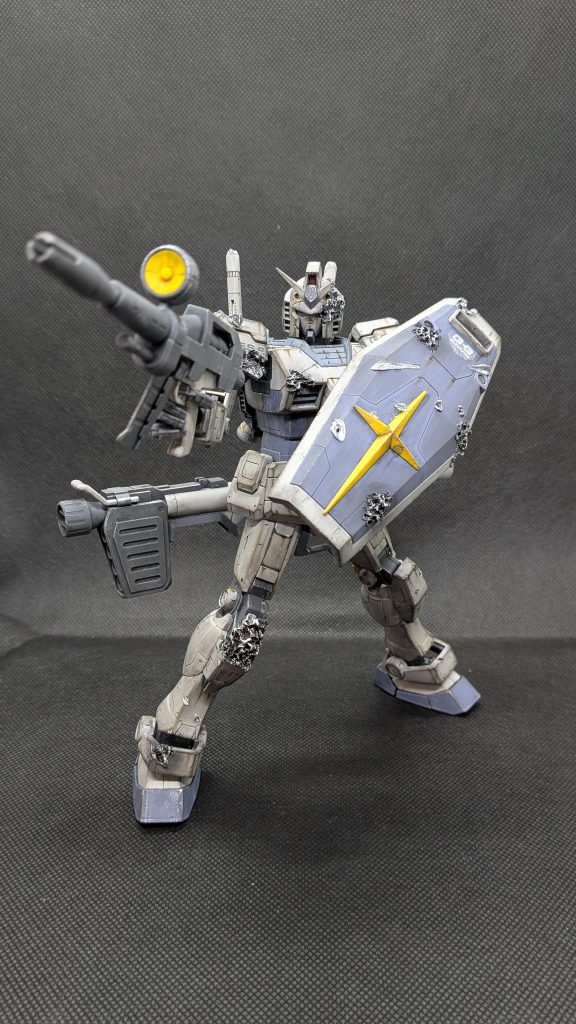 余談ですが、G-3って登場作品によって扱いが全然違うんですね。ある時はただのテスト機、またある時はアムロが乗っていたり、そのまたある時はセイラさんが乗っていたり・・・結局何なのでしょうか? 最終的には声が大きい方が勝つのかな?