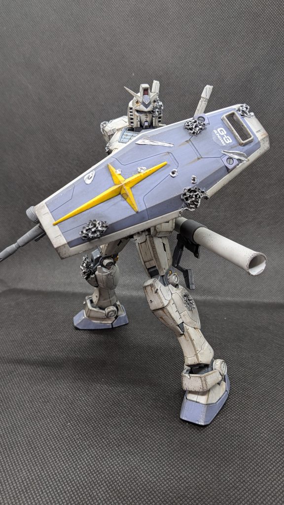 アクションベースが無く、ポージングに乏しくてすいません💦 このキット、デザインや可動は素晴らしいのですが、やたらと指がポロリします💧 グリグリ動かすには固定タイプの指のほうが向いてますね。次はMGSDのエアリアルを狙っているのですが、まぁ買えないでしょうね・・・ご視聴ありがとうございました。