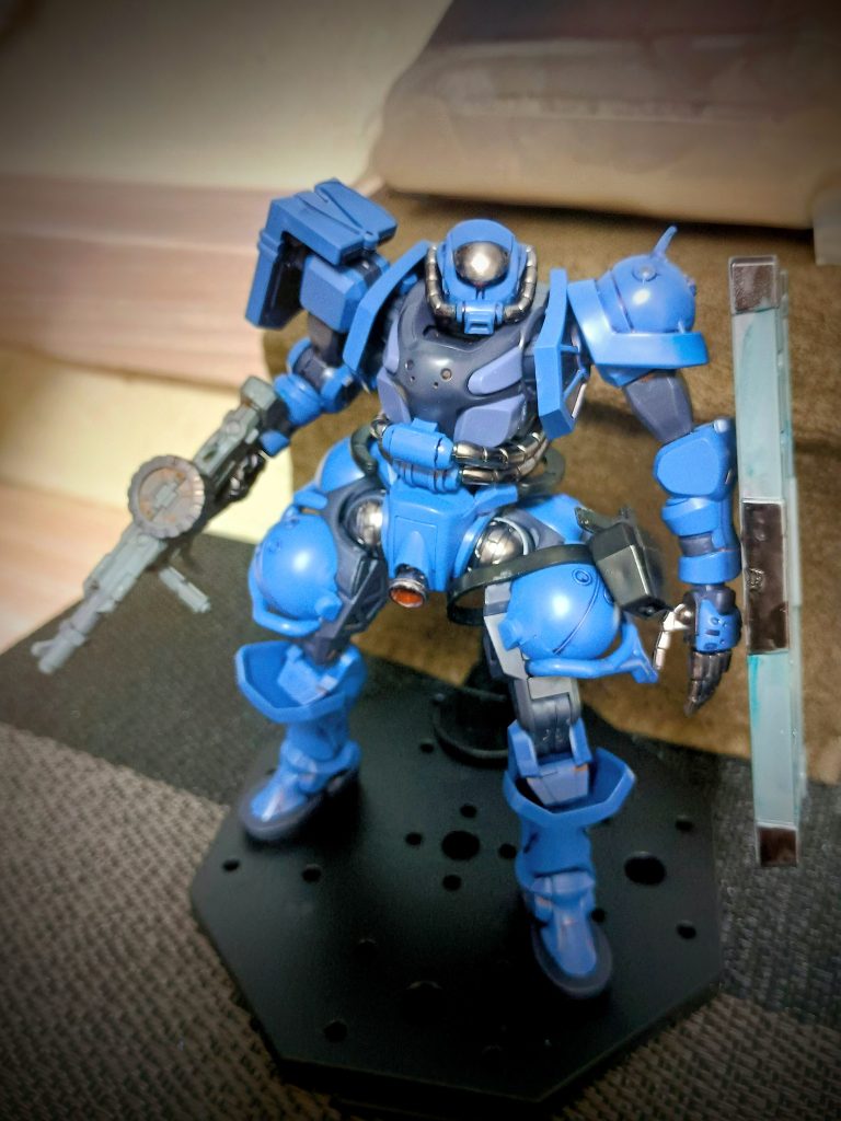 素組、スミ入れ状態でも恰好良かったですね。青いザクも悪くない。