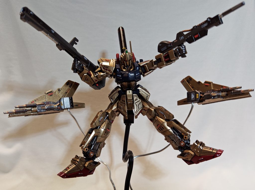 やったるでーっ!!のポーズ。お尻から何か出てるみたいだな。