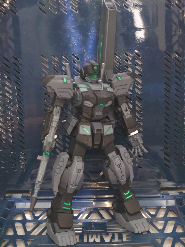 正面。白袖口がおしゃれポイント