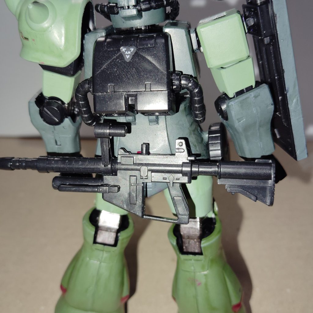 リアスカートにはザクマ…違う、MMPマシンガンがマウント出来ます、マガジンはサイドに。