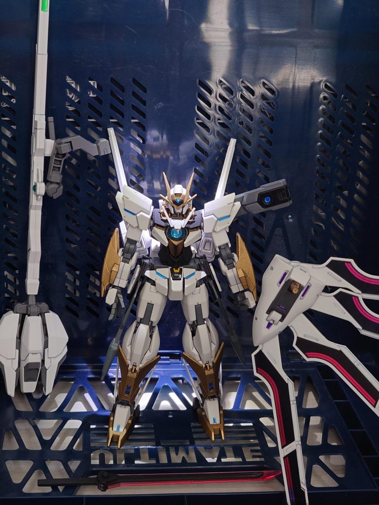 全武装パージ状態のがカッコいいような……