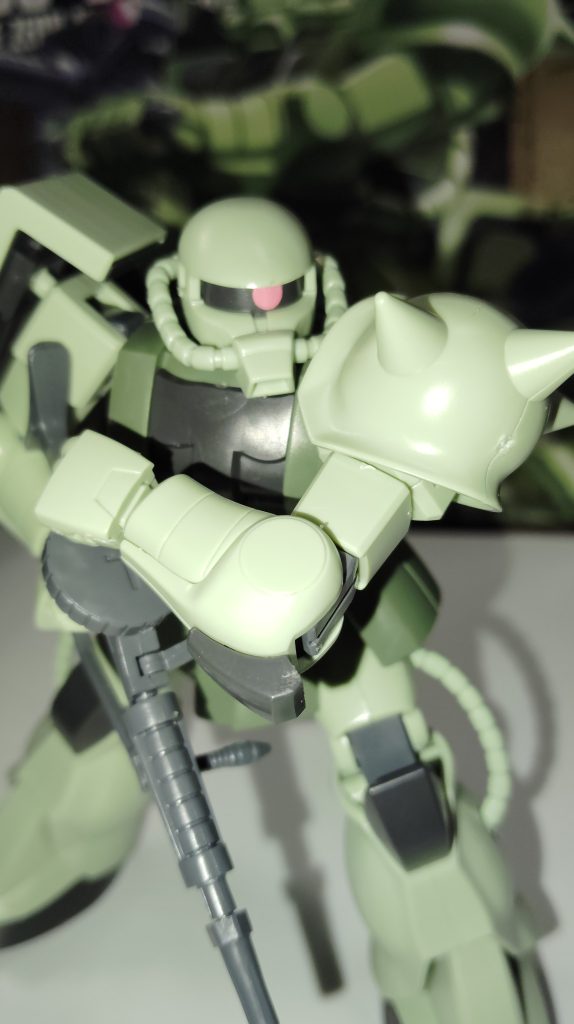 まずは再販されて間もないHGUCザクII、リバイブ版も好きだけどやはりこのずんぐり体型がかっこよさでは無い別の良さを出している。