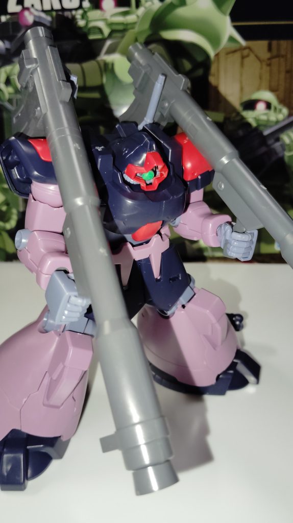 こちらは少し手を入れてあります。バズーカは標準機、シールドを外して二丁に、サーベルも増やします。