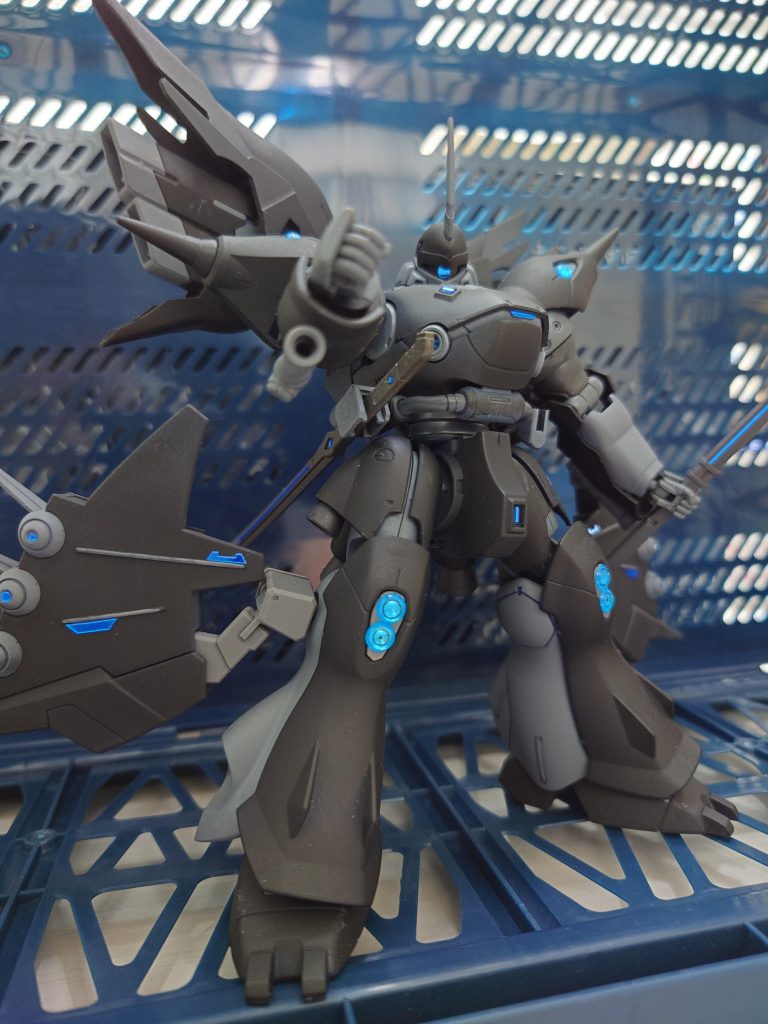 腕部には単装砲を装備。残弾が無くなればパージされる運用