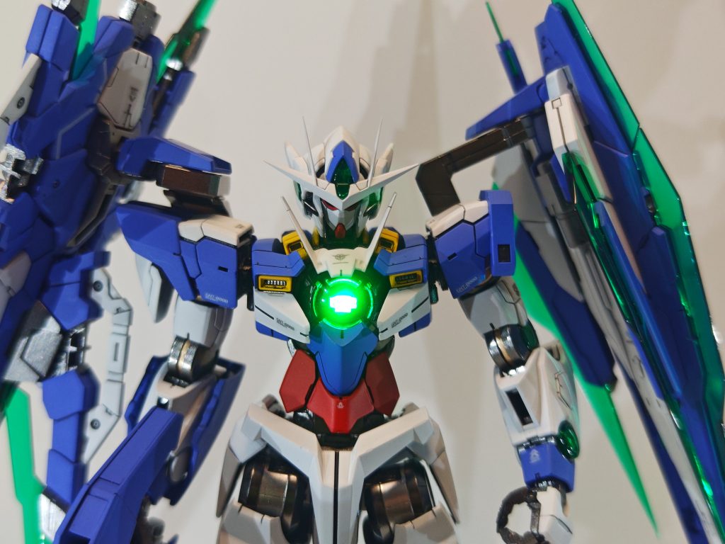 初・MG全塗装 ガンダムダブルオークアンタフルセイバー–7枚目/制作者:syoooooh