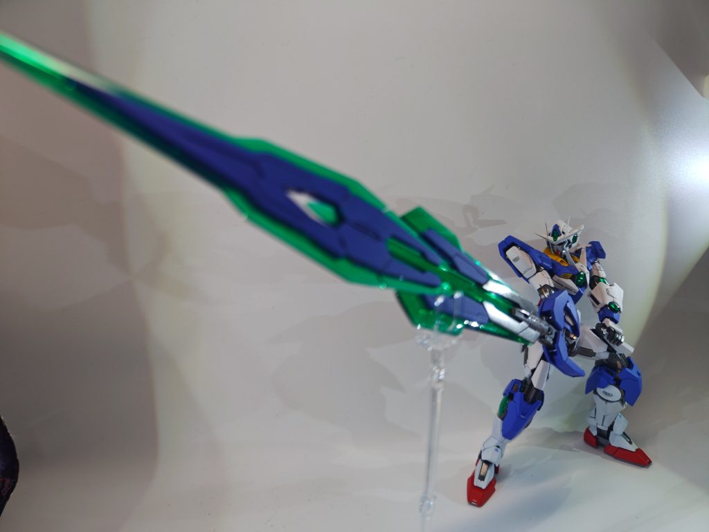 バリッてるぅ!(このポーズする過程で一部パーツ破損しました…)