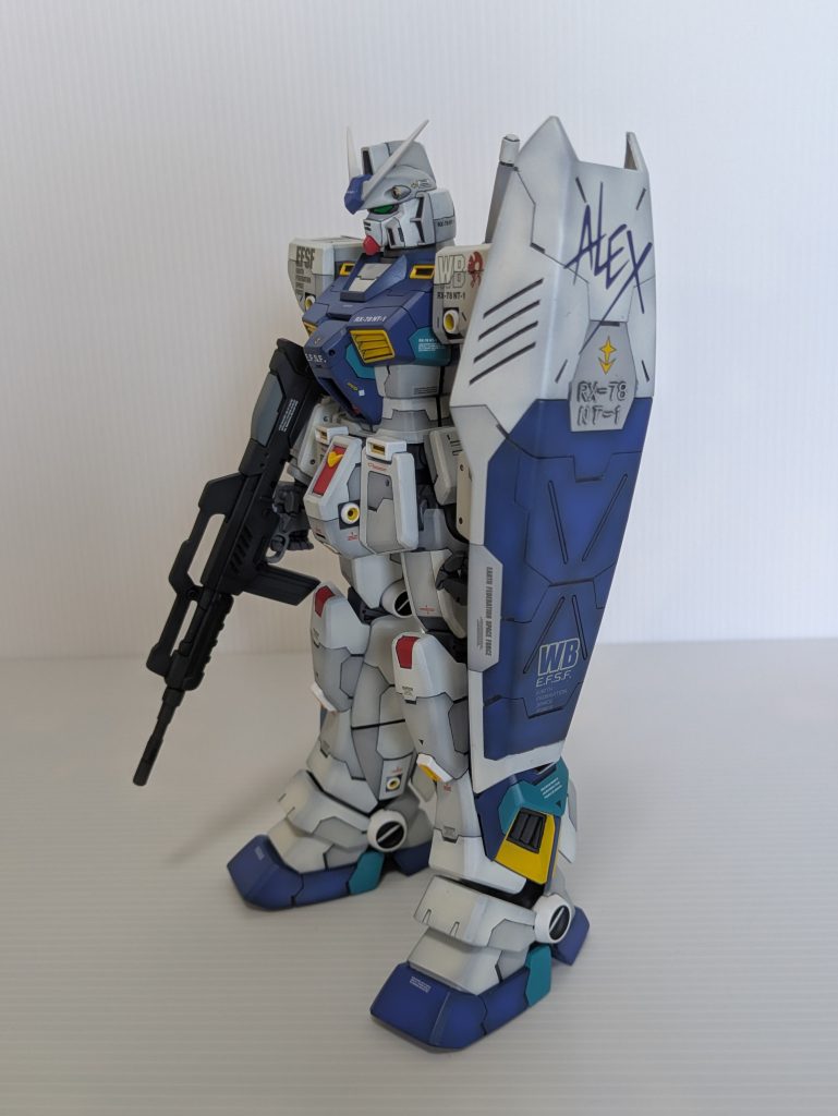 もしホワイトベースに搬入されていたら、と云う設定なのでWBロゴのデカールを貼りました。