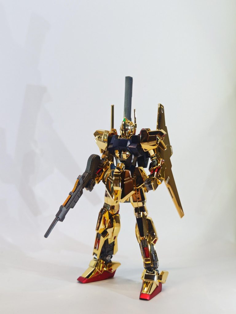 SDガンダム以外でメッキ使ったキットは初めてでしたが、思ってたより面倒でした…ゴッドガンダムとアカツキ、ガンベで交換できるガンダムとか有るけど、覚悟決めてやらないと…