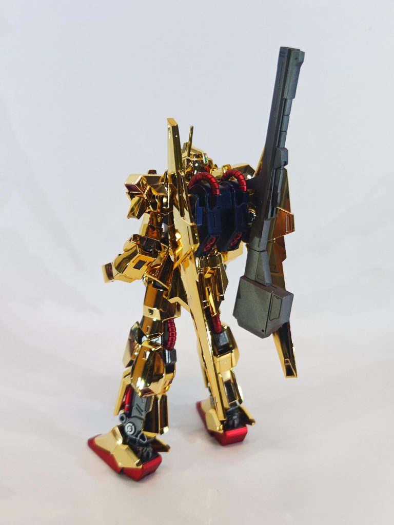 メッキパーツのランナー跡をゴールドミラーフィニッシュシートで隠す、という事を試してみたかったのでやってみました。近くで見なければ十分隠せてるのではと思います。