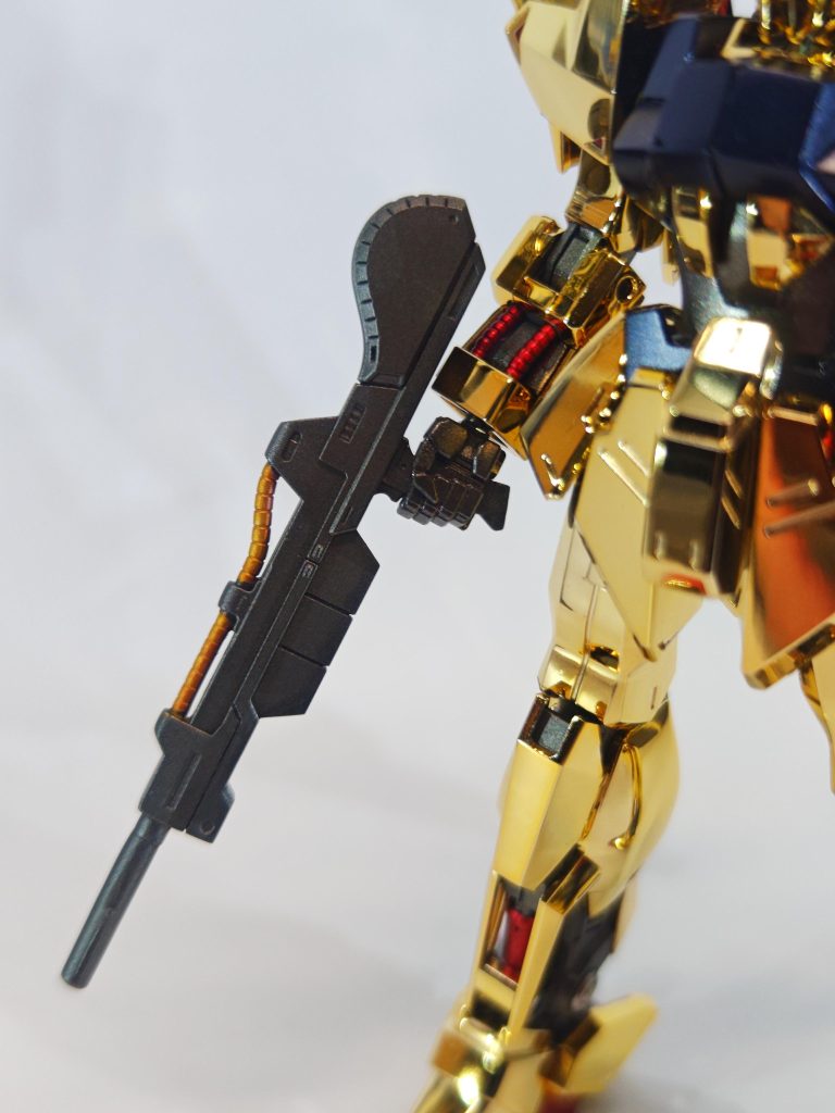 胸部の青はプリズムブルーブラックを艶消しで