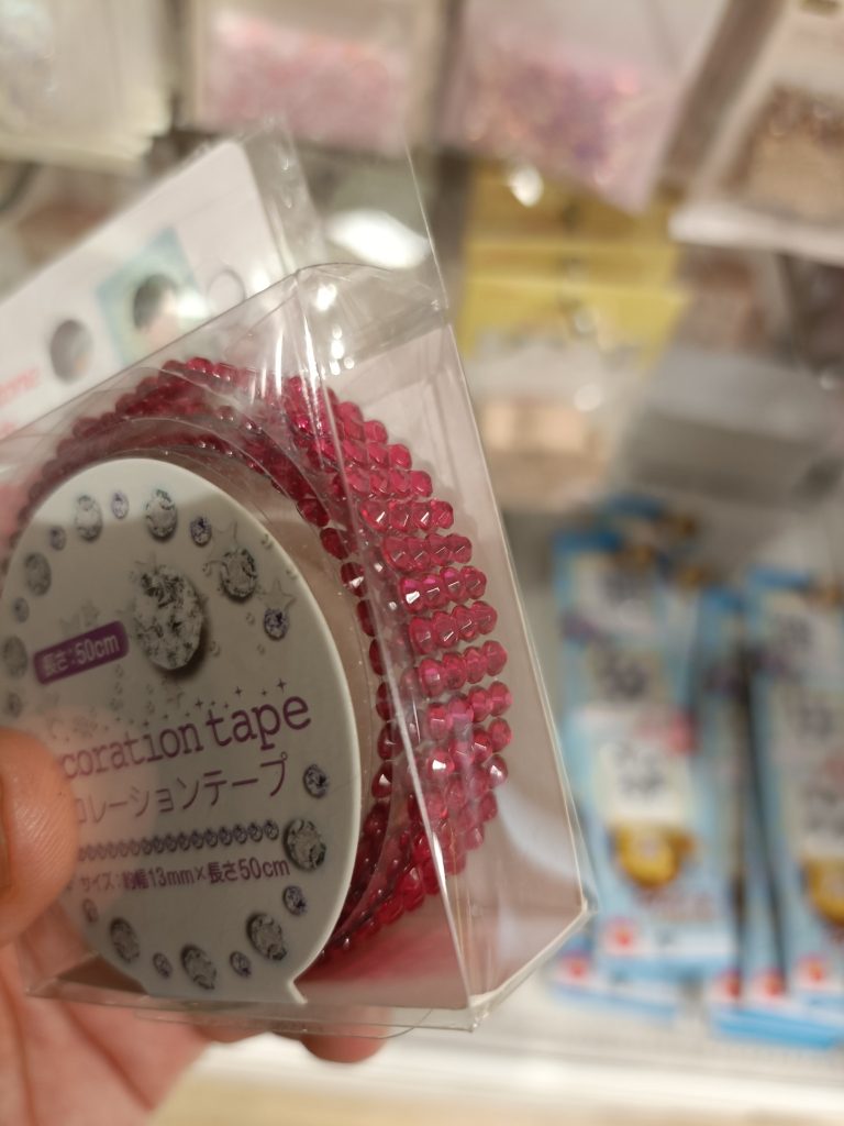 作品名：あと◯年は戦える？<p>モノアイ用にジュエルストーン。 併せて店内で売ってるネイル用ヤスリで丸く整えるとグッド。 たぶん使い切れない😅</p>
