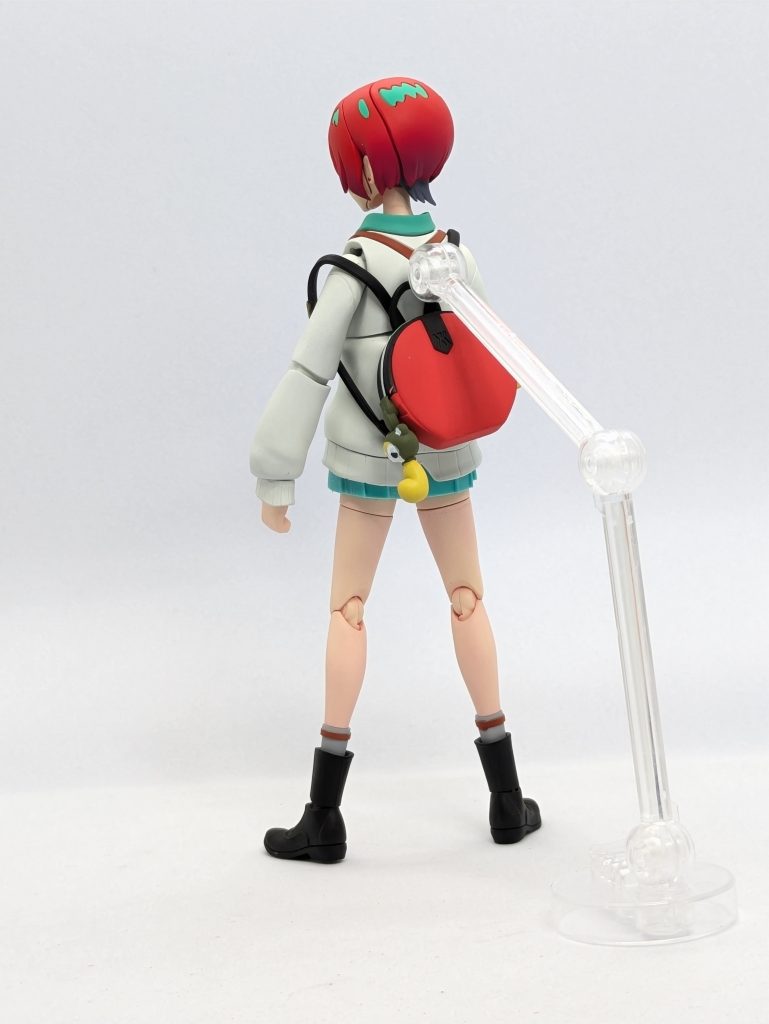 組み立て中、カーディガンの茶色のラインのパーツが折れてしまったのでプラ板を挟んで誤魔化しています…拳銃は百均で販売されているものを使用しました。