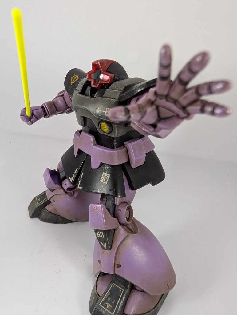 このキットの「お約束」的なポーズ(zaku-kao5)