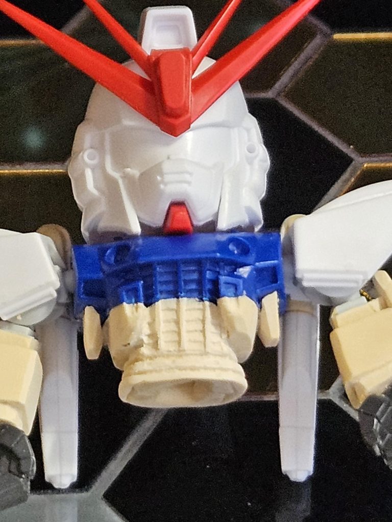 胴体部分の延長が中々の精密作業でした。タガネを細い彫刻刀代わりに掘り進めました汗