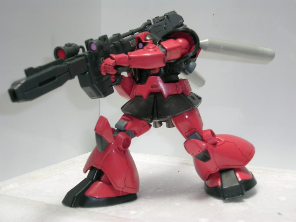 ビームバズーカを構えたところ。