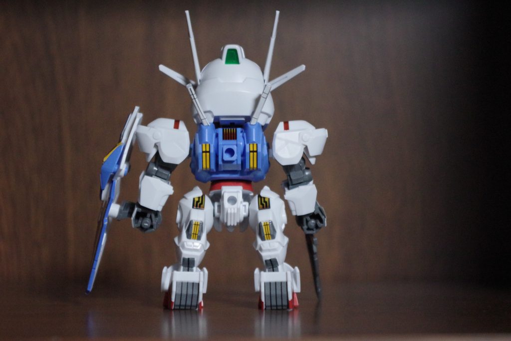 このモデル、後ろも頑張ってますね、シールですがいい感じです。