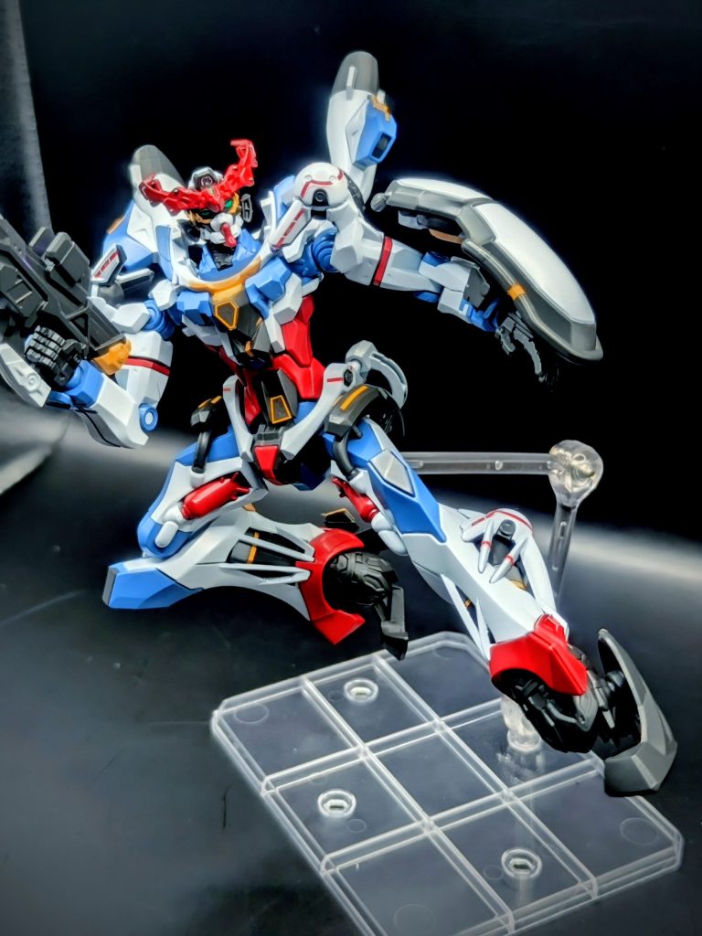 イナズマキックです。全塗りしたから塗装剥げ怖いですがポージングは色々出来て、HGでも凄い遊べますね。😁