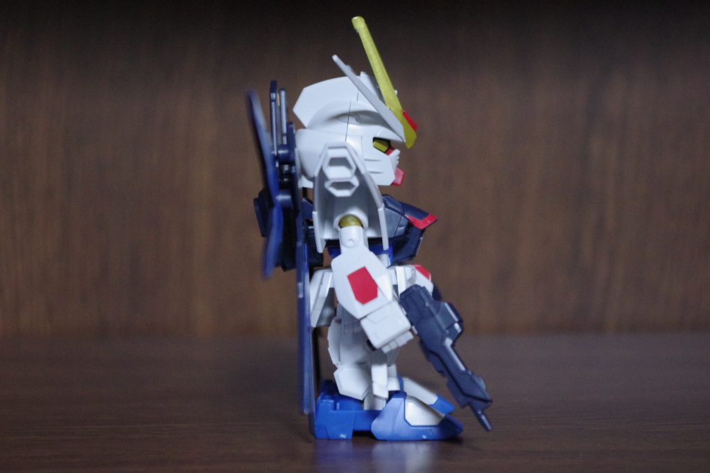 右手側からのアングル。