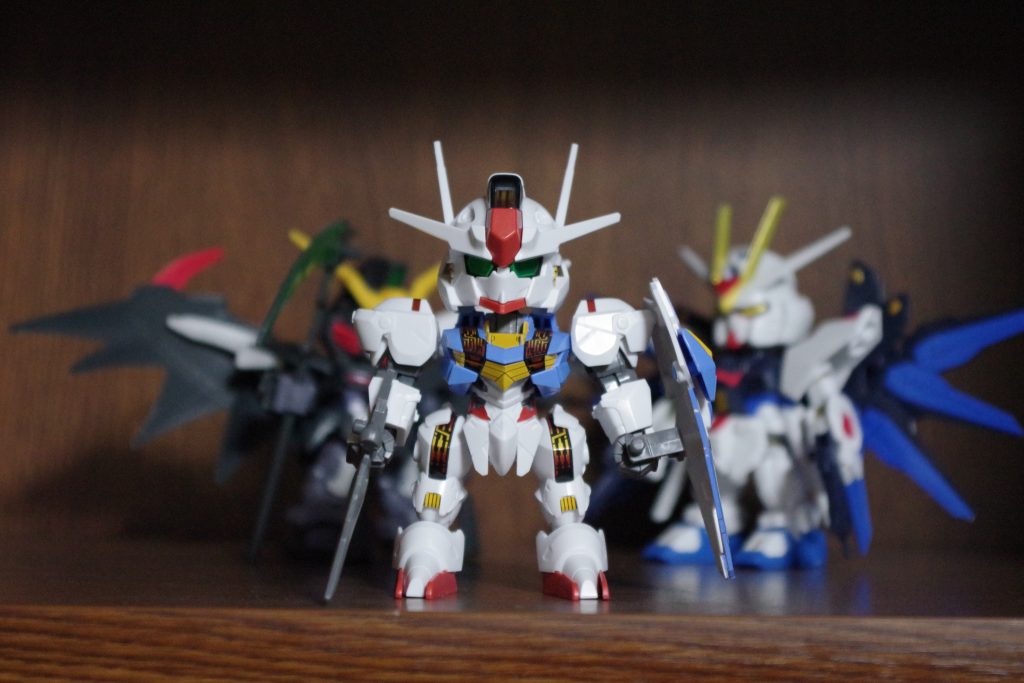 奥2体がぼやける様に撮ってみました。カッコイイガンダムです。(*´ω｀*)