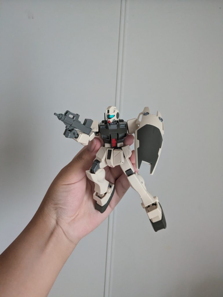 そしてフロントアーマーの独立可動の改造の恩恵で多少のポーズが可能になりました！（このポーズの元ネタはバトオペのジムコマのアイコンです）