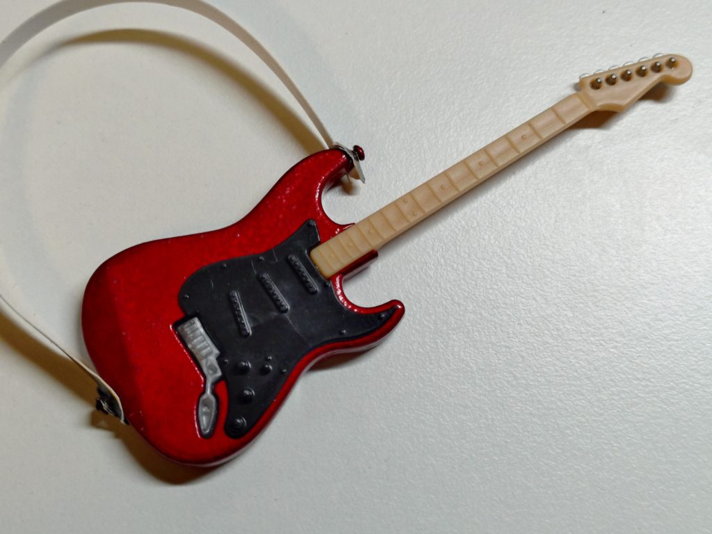 シルバー下地にクリアレッドという、今後定番になるであろう塗装を、ミニチュアで練習しました。機体でやるには、まだ勇気がいりますね…。試し吹きでトライ＆エラーの繰り返しです。