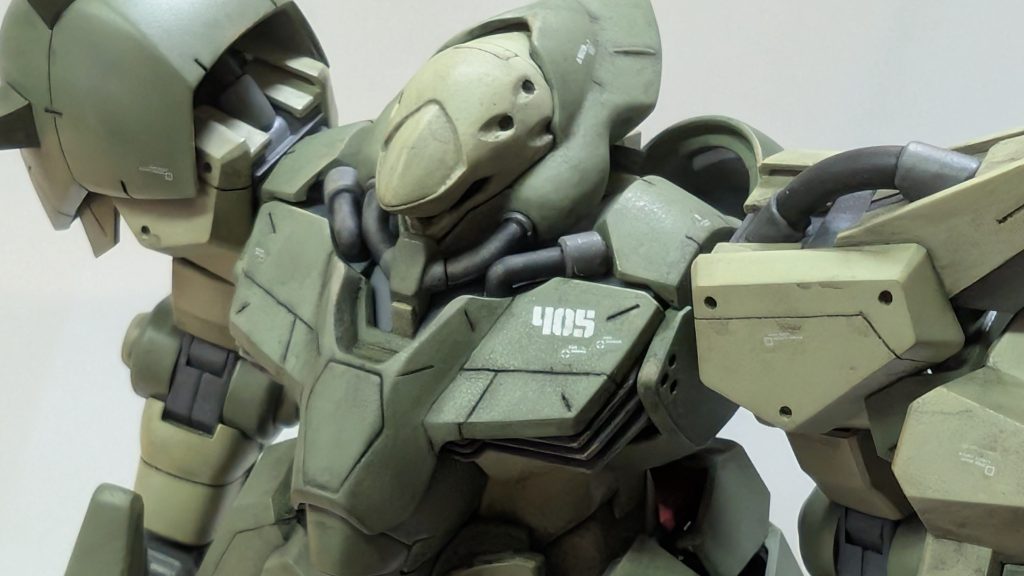 顎を引いた感じになる様に加工しています。