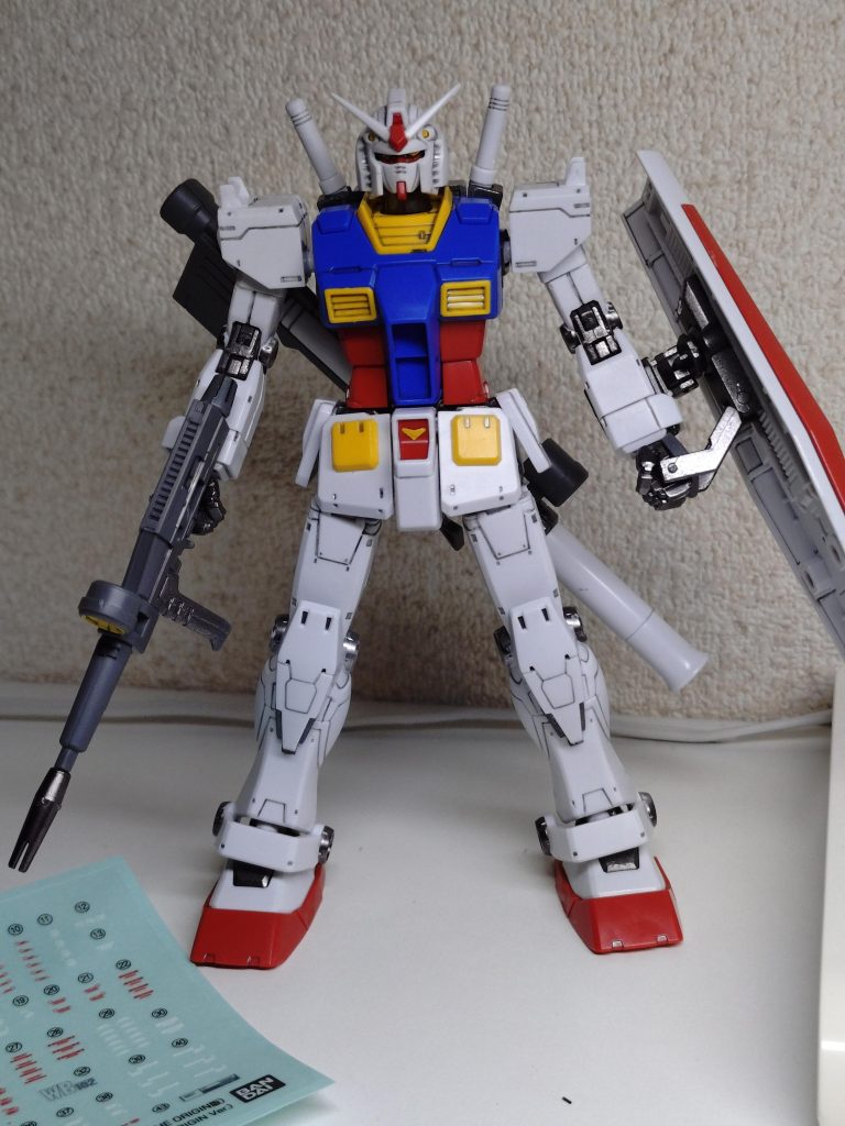 HGながらモールドがしっかり入っていて、可動部の造りも良いので、簡単なスミ入れだけで十分なキットでした。