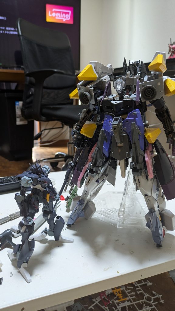 コアになる機体はガンダムファラクトを使用いじりたくてもなかなかイジる部分がなく迷走