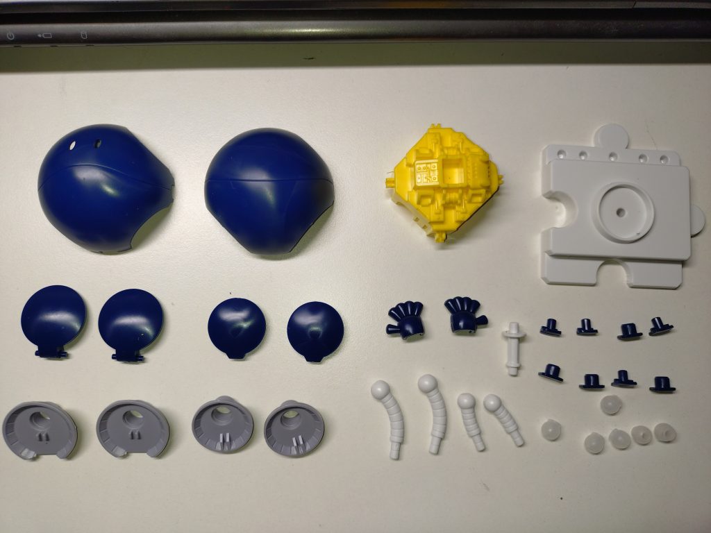 部品点数は少なかったですね。それでも一つ一つゲート処理したり、スミ入れなんかしたら、意外と時間は過ぎますね。