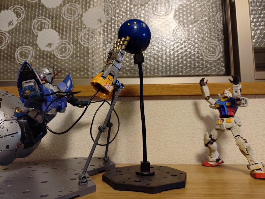 ビーチバレー?で戯れるの図。みんなこんな風に仲よくなれば良いのに。