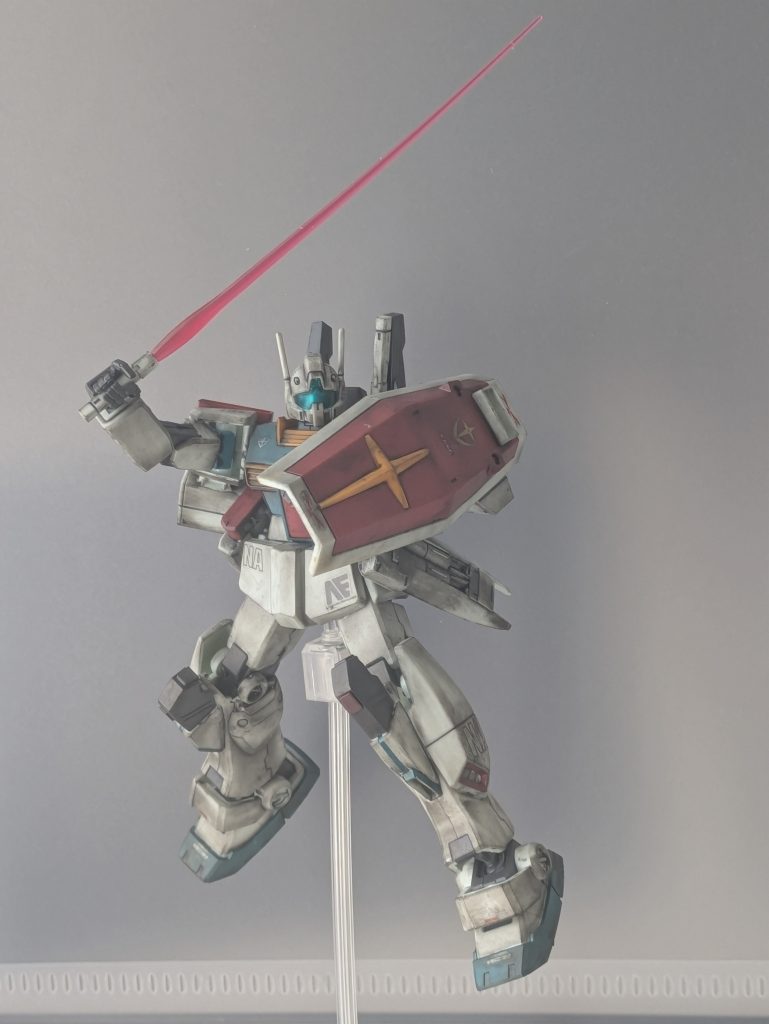 デカールはガンダムベース限定地球連邦軍用などを使用しました。デカールを貼った事でよりメカ感を出す事が出来ました。母艦はNA(ネールアーガマ)にしてみました。