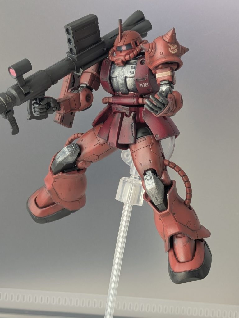 おら、こっち来いよ？挑発気味なポージング。鋭い眼光と相手を呼び寄せる左手です。この頃はモノアイに穴を開けることなんて想像もしていなかった…。