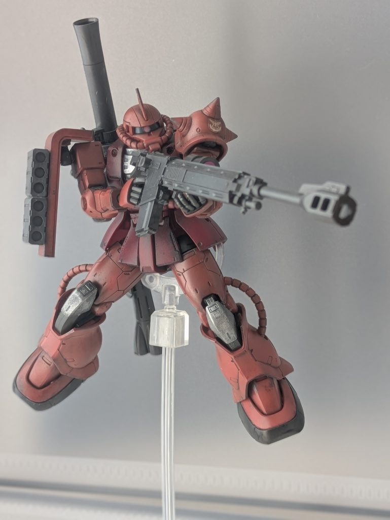 狙撃ライフルを持たせてみました。火力系大好きな私からすると堪らないポージングです。仕上げにドライブラシをやろうとしたらやりすぎちゃった感がありますが、メタルな感じがいい味出してくれてます。そろそろ新作作らないといけませんね。